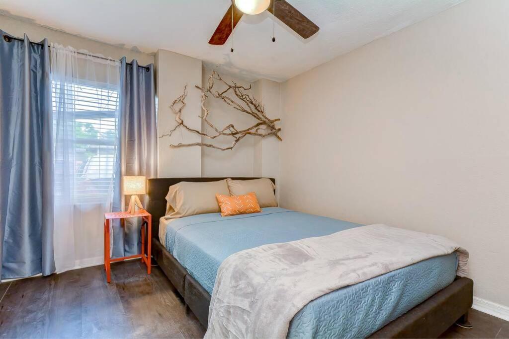 Driftwood Castle Urban Oasis With Firepit Near Convention Center And Amalie Arena, Room For 6 Tampa Exterior photo